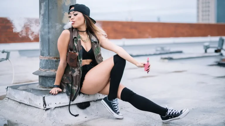 Vaping to Quit Smoking image of girl vaping